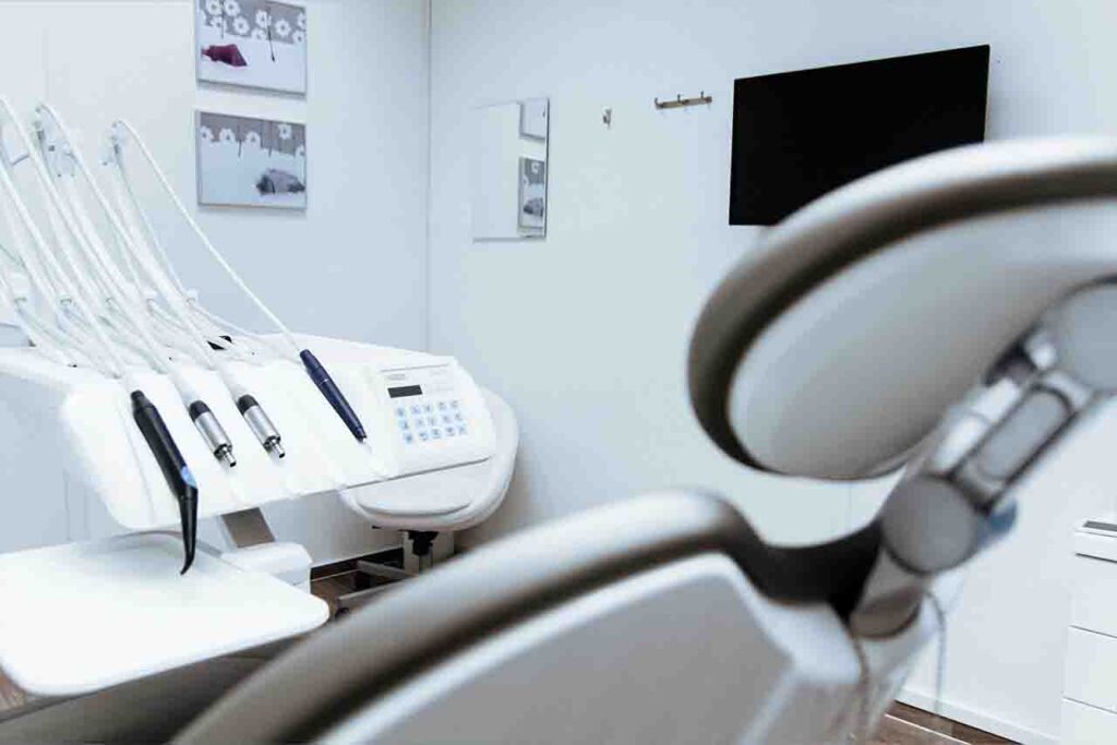 Sleek and modern dental chair in a clean, minimalist clinic.